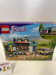 LEGO 41722 Friends Pferdeanhänger, Set mit Spielzeug-Auto, 3 Tier-Figuren inkl. 2 Pferden und REIT-Zubehör, tolles Pferde-Spielzeug für Kinder ab 8 Jahren, Geschenk für Mädchen und Jungen