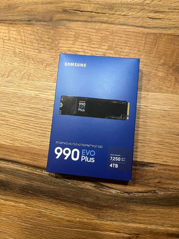 Samsung 990 EVO Plus NVMe M.2 SSD 4 TB, PCIe 4.0 x4 / PCIe 5.0 x2, NVMe 2.0 (2280), 7.250 MB/s Lesen, 6.300 MB/s Schreiben, Interne SSD für Gaming und Grafikbearbeitung, MZ-V9S4T0BW